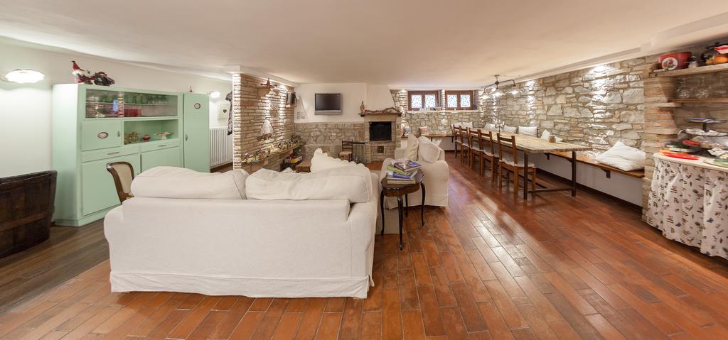 Assisi Charme Acomodação com café da manhã Exterior foto